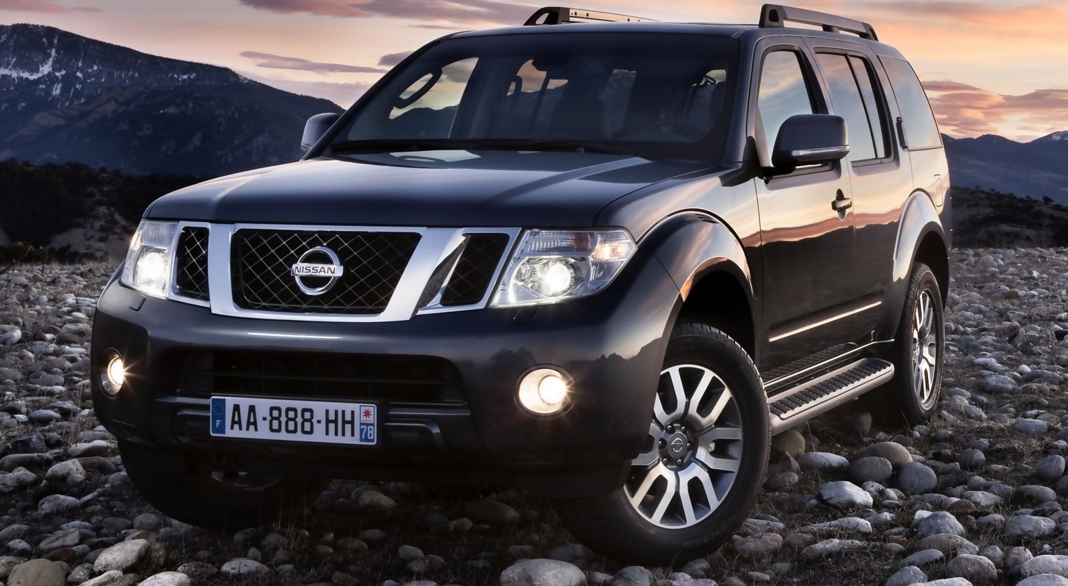 Nissan pathfinder какой двигатель лучше