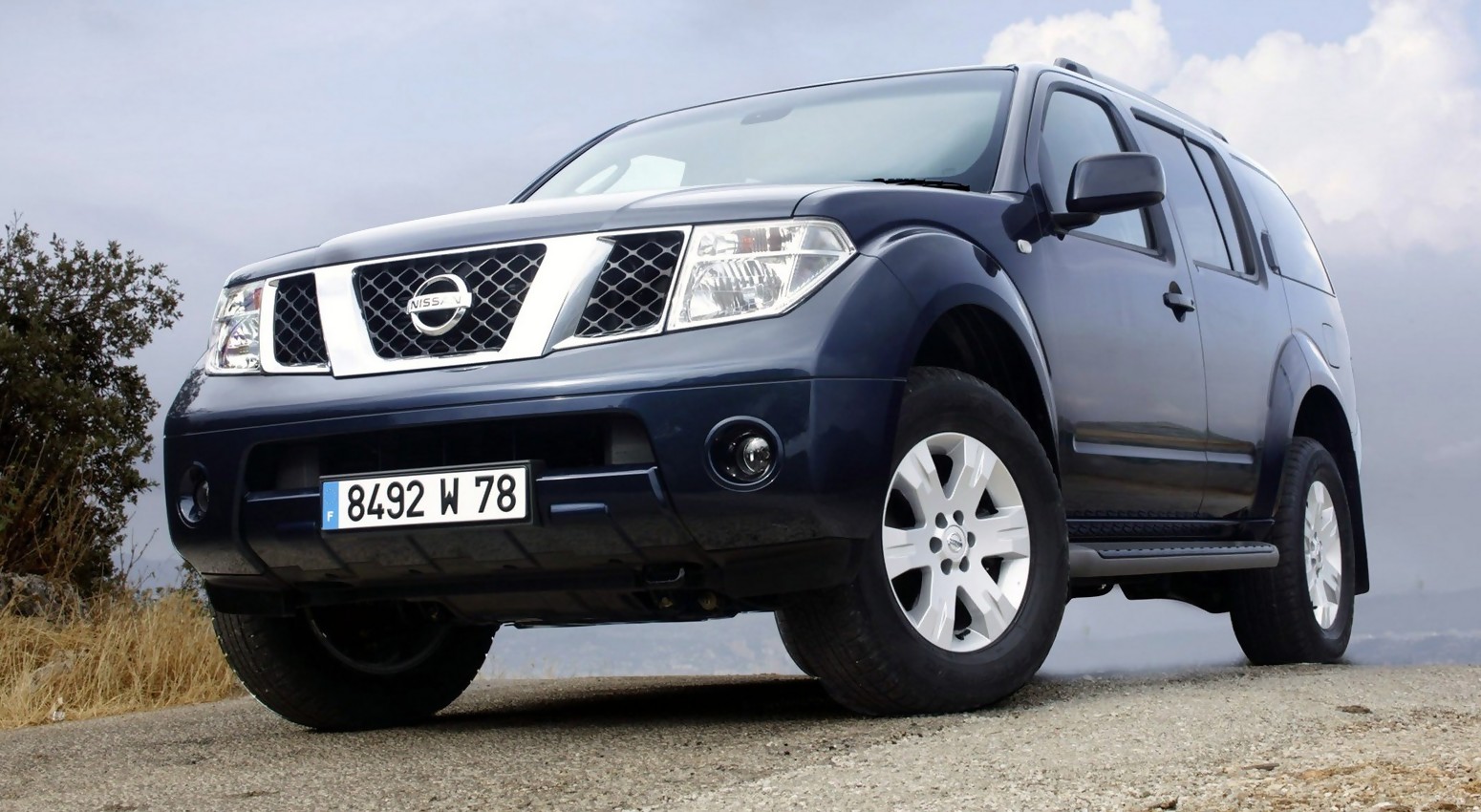 Nissan pathfinder какой двигатель лучше